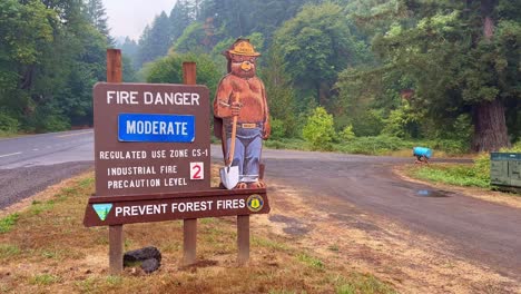 smokey bear moderate fire danger warning sign in oregon