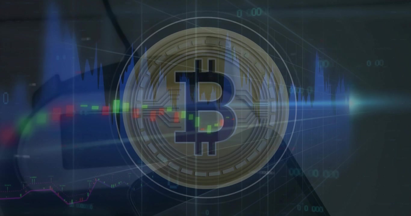 Animazione di bitcoin ed elaborazione dati sopra una scrivania in ufficio.