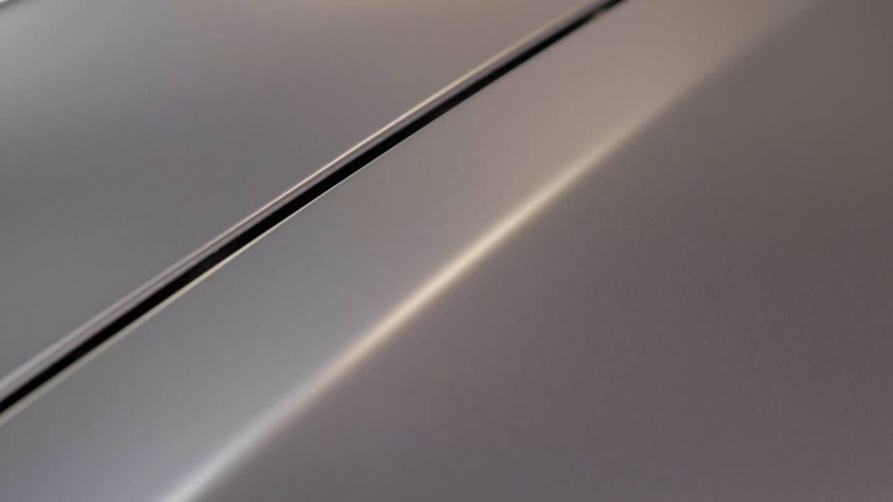 자동차 헤드라이트와 바디의 가까운 모습