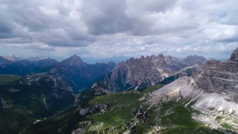 Parque-Natural-Nacional-Tre-Cime-En-Los-Alpes-Dolomitas.-Hermosa-Naturaleza-De-Italia.