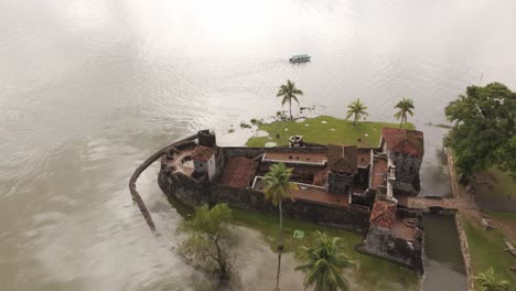 Orbit-shot-of-fortress-Castillo-de-San-Felipe-de-Lara,-Guatemala