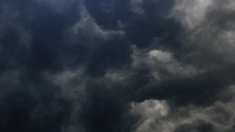 punto de vista nubes oscuras con tormenta