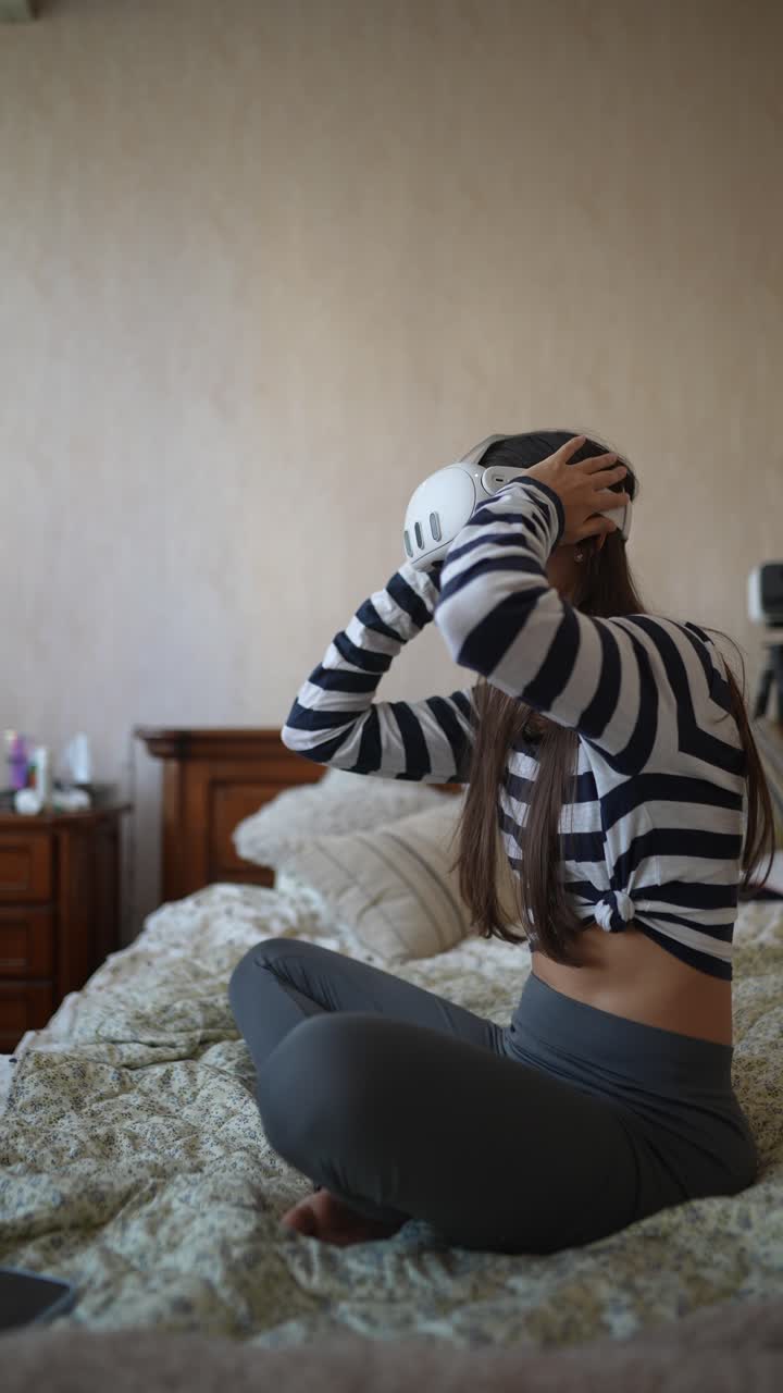 niña experimentando la realidad virtual