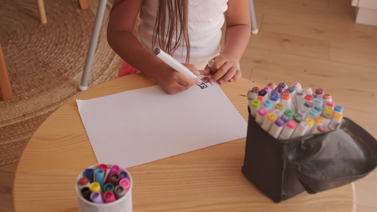dibujo infantil con marcadores