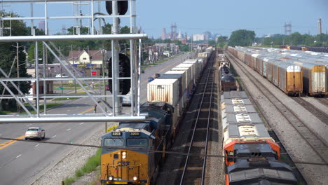 buffalo, nueva york - 28 de agosto de 2021: trenes sentados en la estación de conmutación del patio ferroviario en buffalo, nueva york