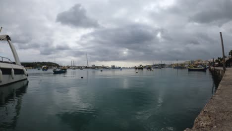 el lapso de tiempo en el puerto de marsaxlokk