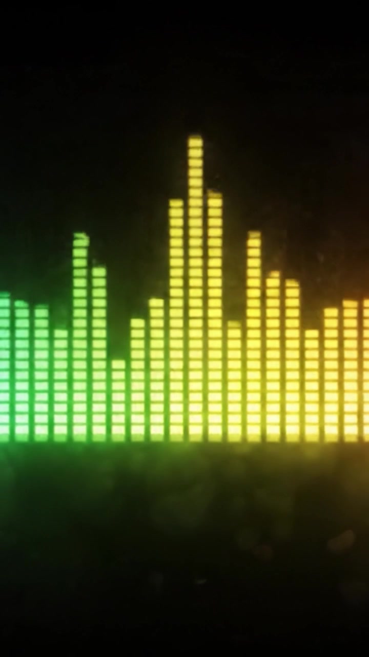 Dynamic Visualization of Sound Waves Showcasing Changing Frequencies and Amplitudes Transitioning Through Color Stages from Green to Yellow Against a Dark Background
