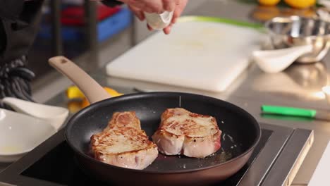 cocción de chuletas de cerdo