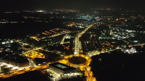 Die-Drohnenperspektive-Zeigt-Eine-Stadt-Voller-Französischer-Geschichte.