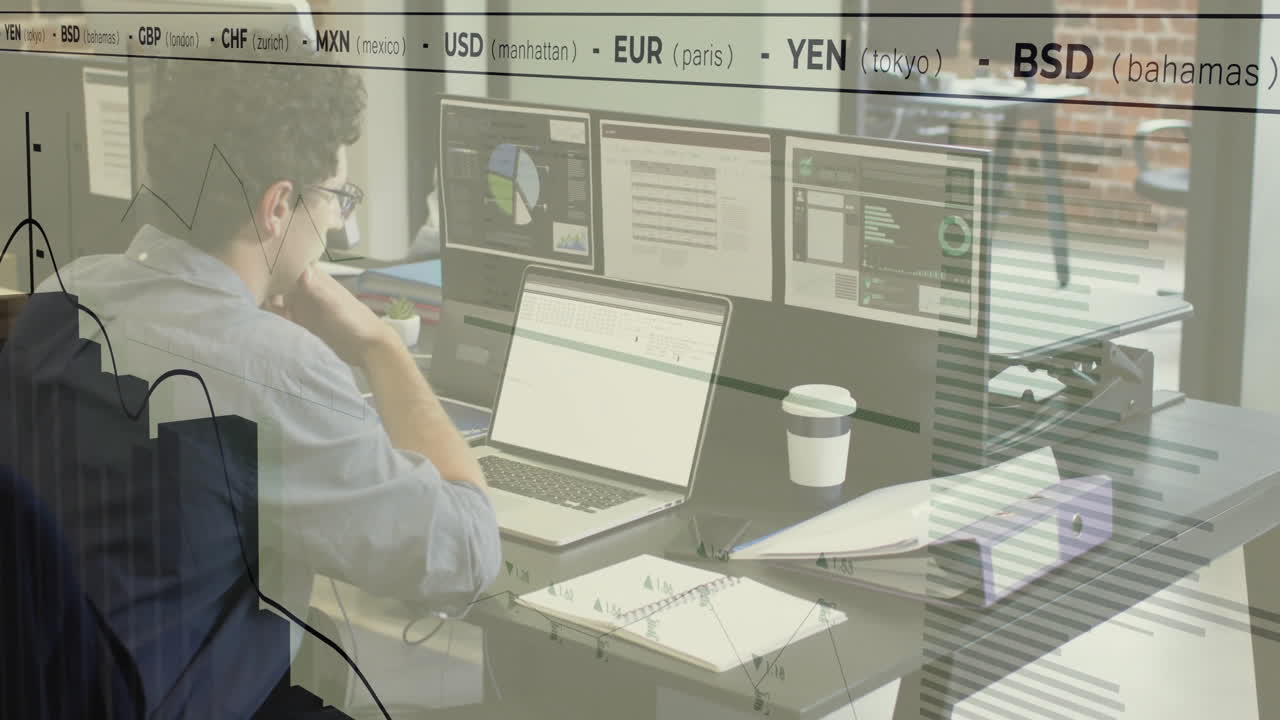 animación del procesamiento de datos financieros sobre empresario caucásico usando computadora en la oficina.