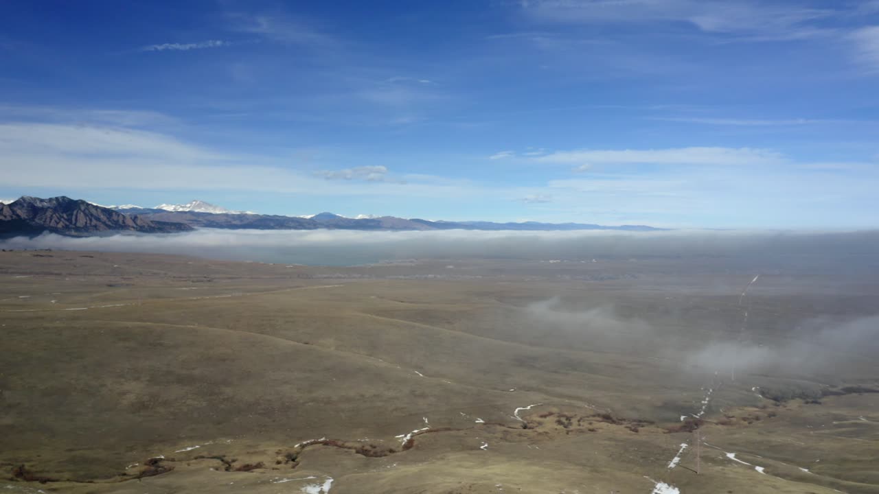 vista aérea de la niebla sobre boulder colorado