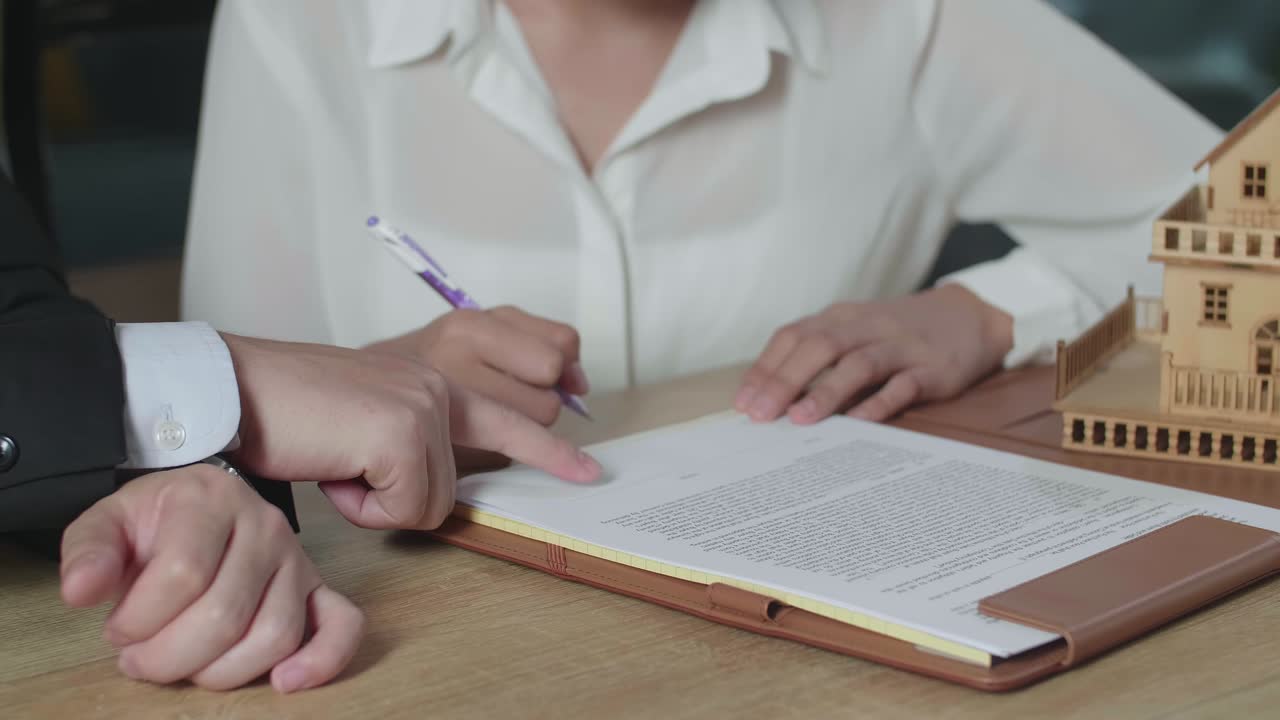 부동산 계약 서명