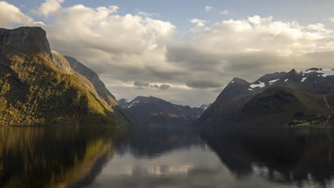 Norwegen-Zeitraffer-Sunnmøre-Hjørundfjorden-4k-Herauszoomen