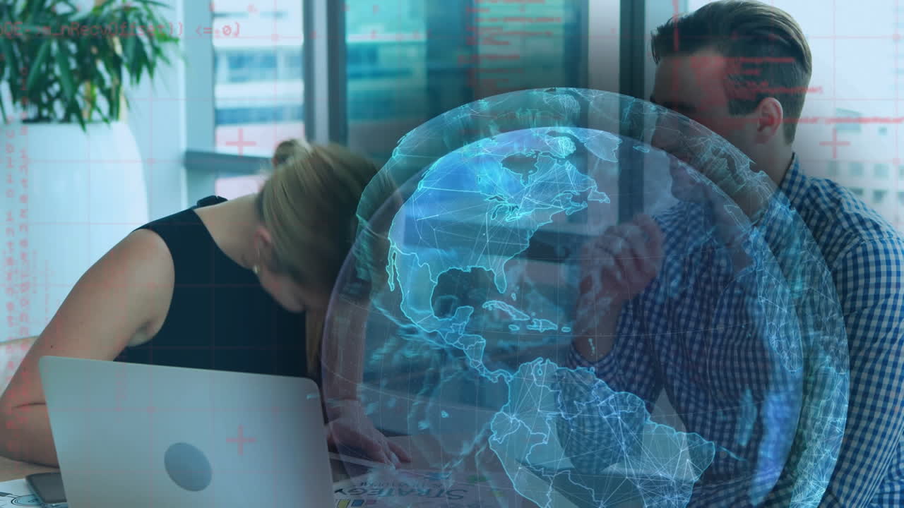 animación del globo y procesamiento de datos sobre personas de negocios caucásicas en la oficina.