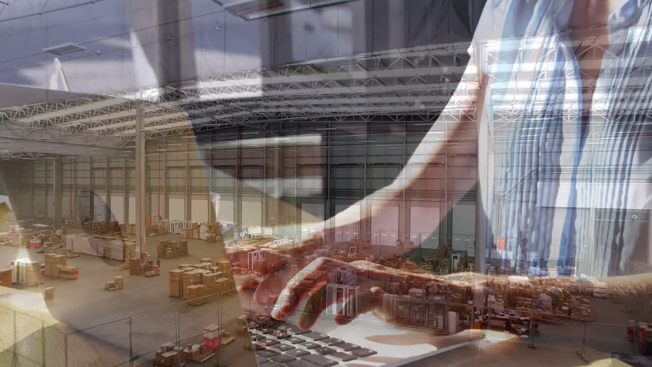 animación de las manos de una mujer caucásica usando una computadora portátil sobre el almacén