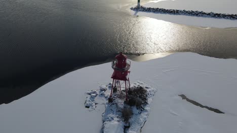 4K-Drohnenvideo-Des-Leuchtturms-Von-Alpena-Michigan-Im-Winter