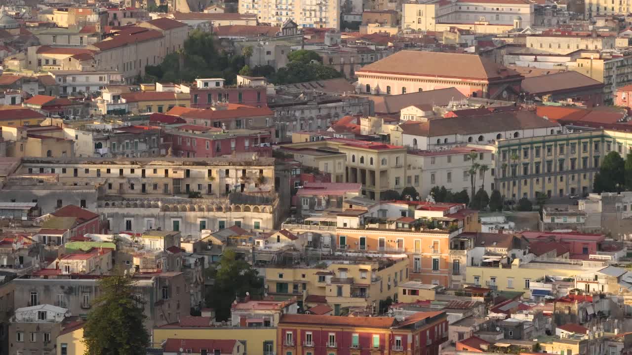 나폴리 의 역사적 건축물 의 공중 풍경