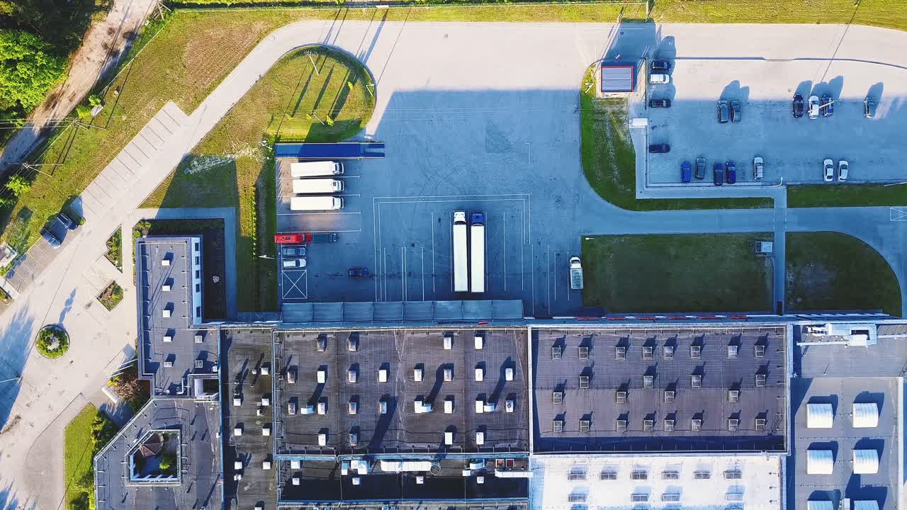 tomada aérea de un almacén industrial