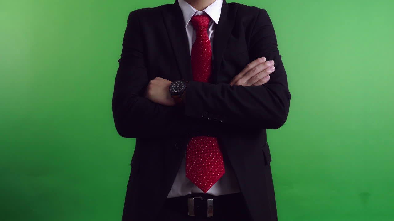 Business Man With Crossed Arms On Green Screen, Video In 4K