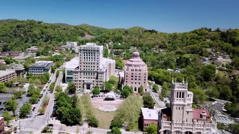 empuje aéreo hacia el ayuntamiento de asheville, el tribunal del condado de buncombe, asheville carolina del norte, asheville, carolina del norte