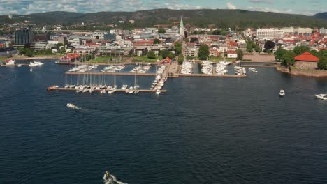 Boote-Im-Hafen-Von-Kristiansand-In-Norwegen