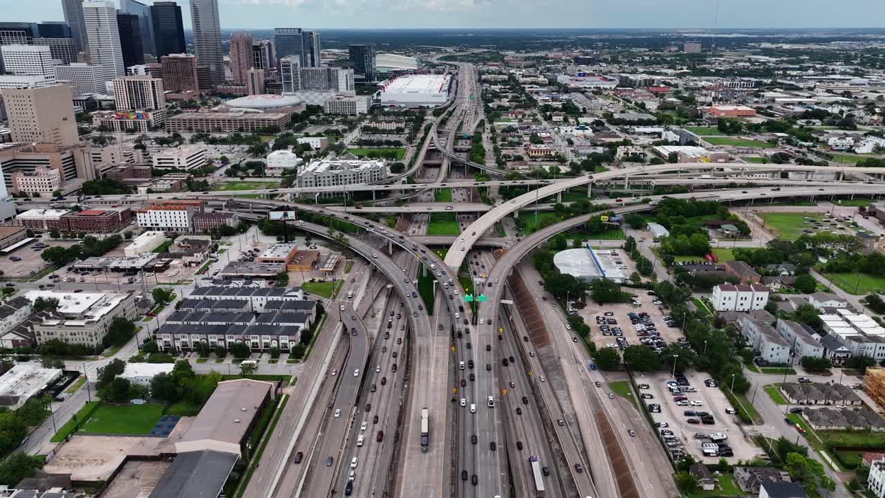 미국 휴스턴에 있는 대형 스택 인터체인지의 트래픽에 대한 항공 보기