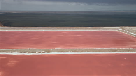 vista aérea de las salinas rosadas