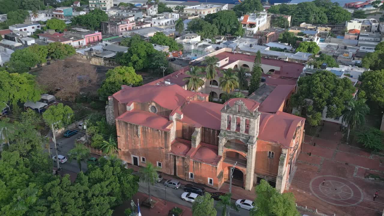 iglesia y convento dominicano en la ciudad colonial de santo domingo en la república dominicana