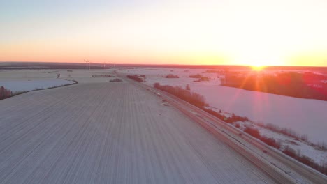 Puesta-De-Sol-Sobre-Campos-Y-Carreteras-En-Invierno-Suecia