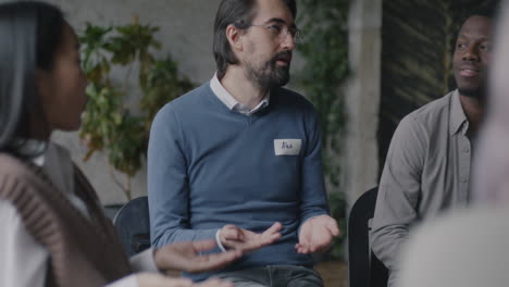 sesión de terapia en grupo