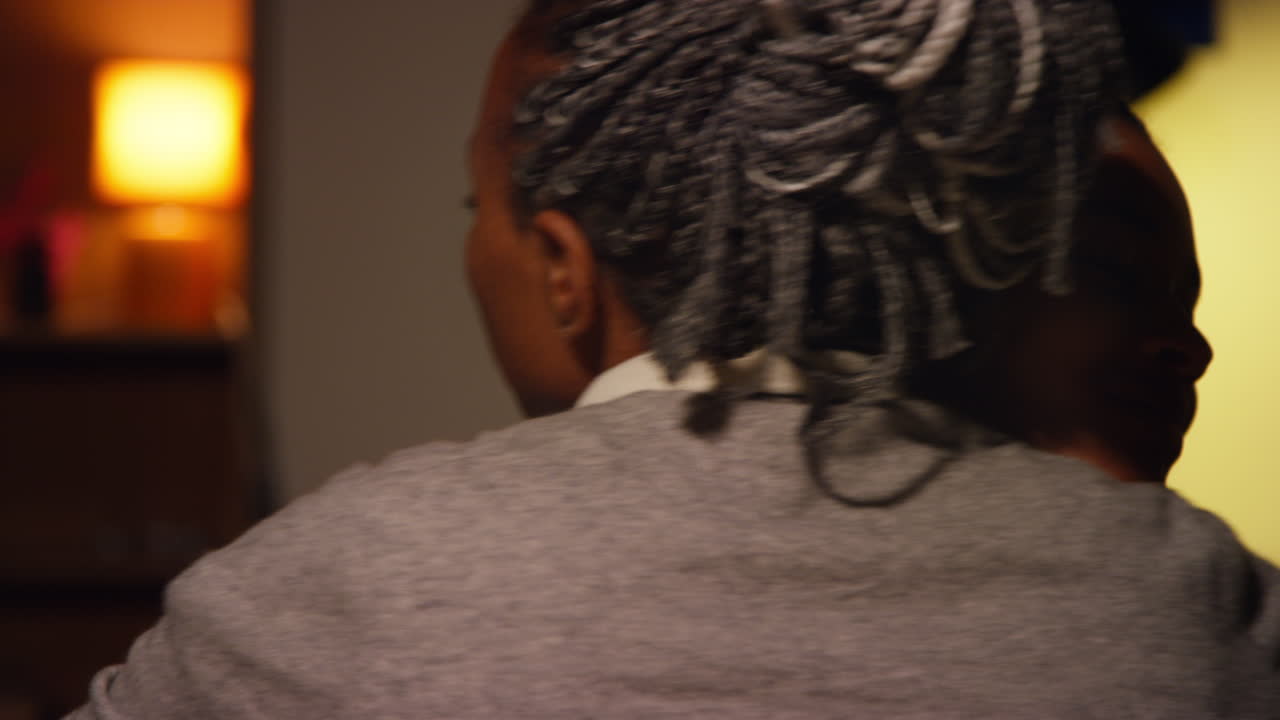 어머니와 딸의 포옹