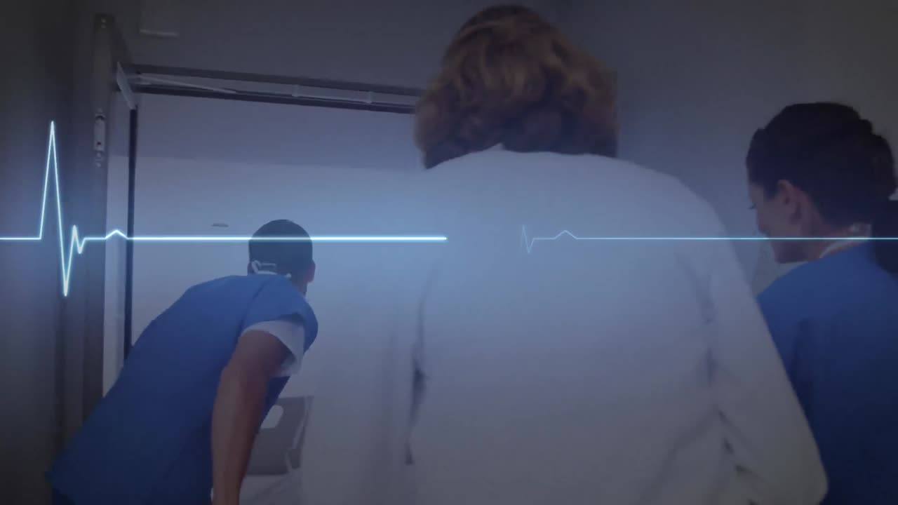 animación digital de un monitor de frecuencia cardíaca azul brillante contra un médico masculino y un equipo de profesionales médicos