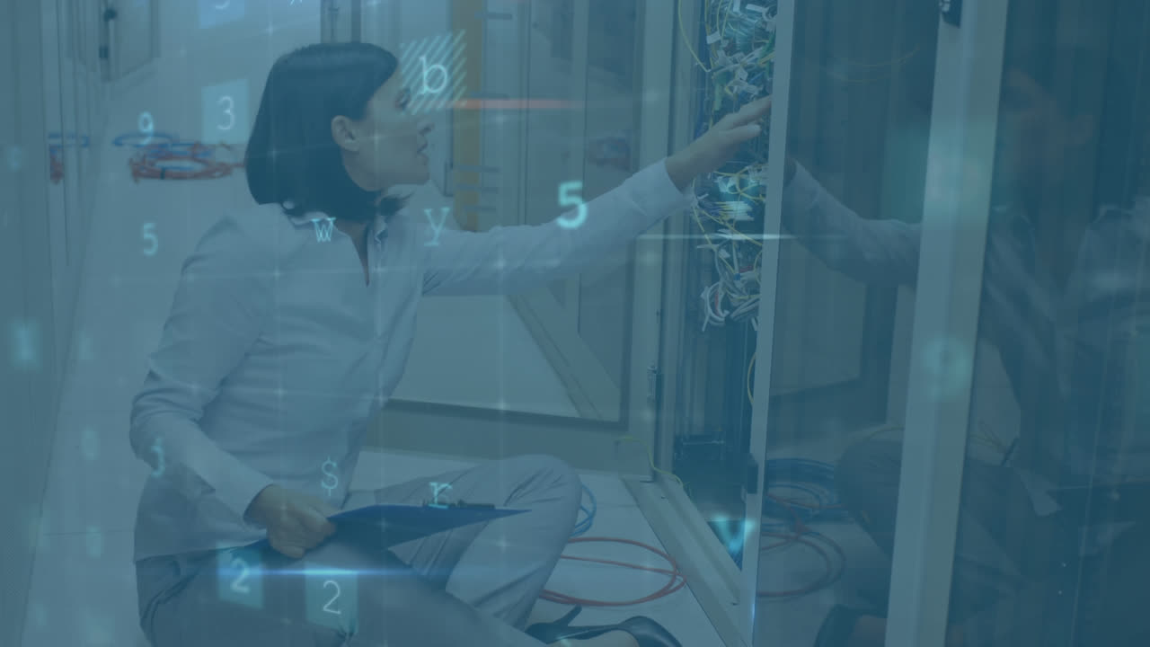 위험 메시지가 전면에 움직이고  ⁇ 박이는 동안 서버  ⁇ 에서 일하는 여성