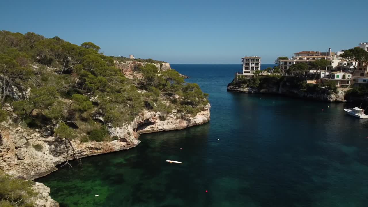 Mallorca, Isola, Droneshot del Porto di Figuera, vista mare