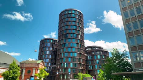 el lapso de tiempo de las torres axel en copenhague, dinamarca, julio de 2020.