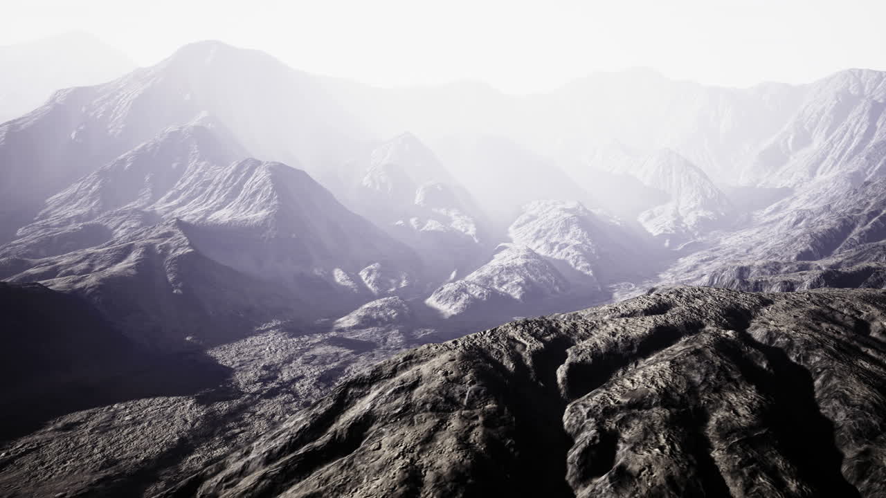 Cadena montañosa de niebla