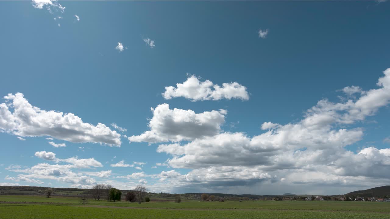 timelapse de nubes en buen tiempo con la naturaleza