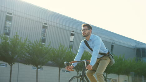 Portrait-shot-of--businessman-coming-back-home-from-work-on-a-bicycle