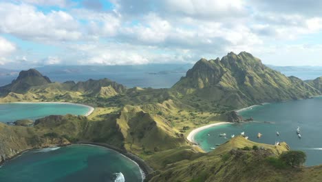 Ausgezeichnete-Luftaufnahme-Der-Insel-Padar-Im-Komodo-Nationalpark-In-Indonesien