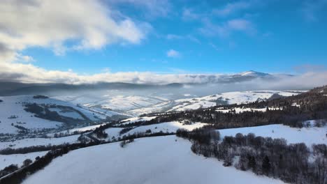 Ukraines-Schneebedecktes-Krimgebirge-Im-Winter---Antenne