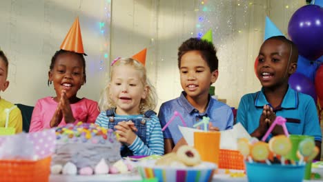 Kinder-Singen-Geburtstagslieder-Während-Der-Geburtstagsfeier-4k