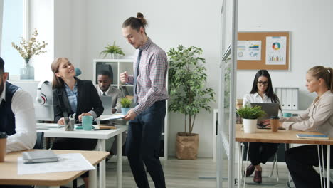 reunión de negocios en una oficina moderna