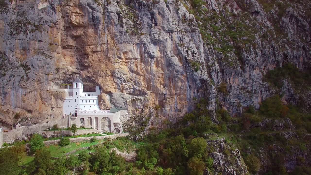 몬테네그로 2에 있는 ostrog 수도원의 아름다운 공중