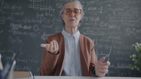 teacher in online classroom