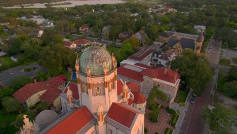 Drone-Volando-Hacia-La-Iglesia-Presbiteriana-Conmemorativa-De-Flagler-En-St.