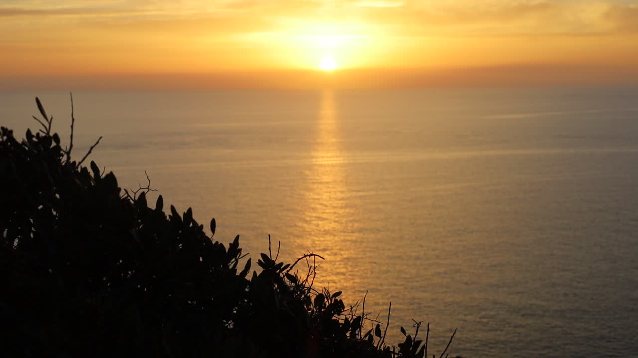 코르시카에서 아름다운 일몰을 집중