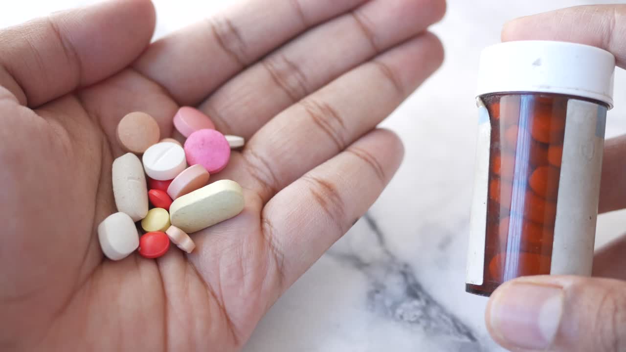 한 손의 약과 한 병의 약