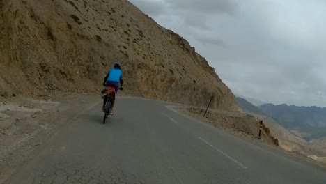 dedicated lost cyclists climbing leh ladakh ghats pov