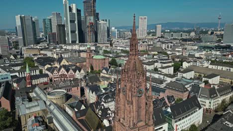 Alta-Aguja-De-La-Catedral-Imperial-De-San-Bartolomé,-Frankfurt