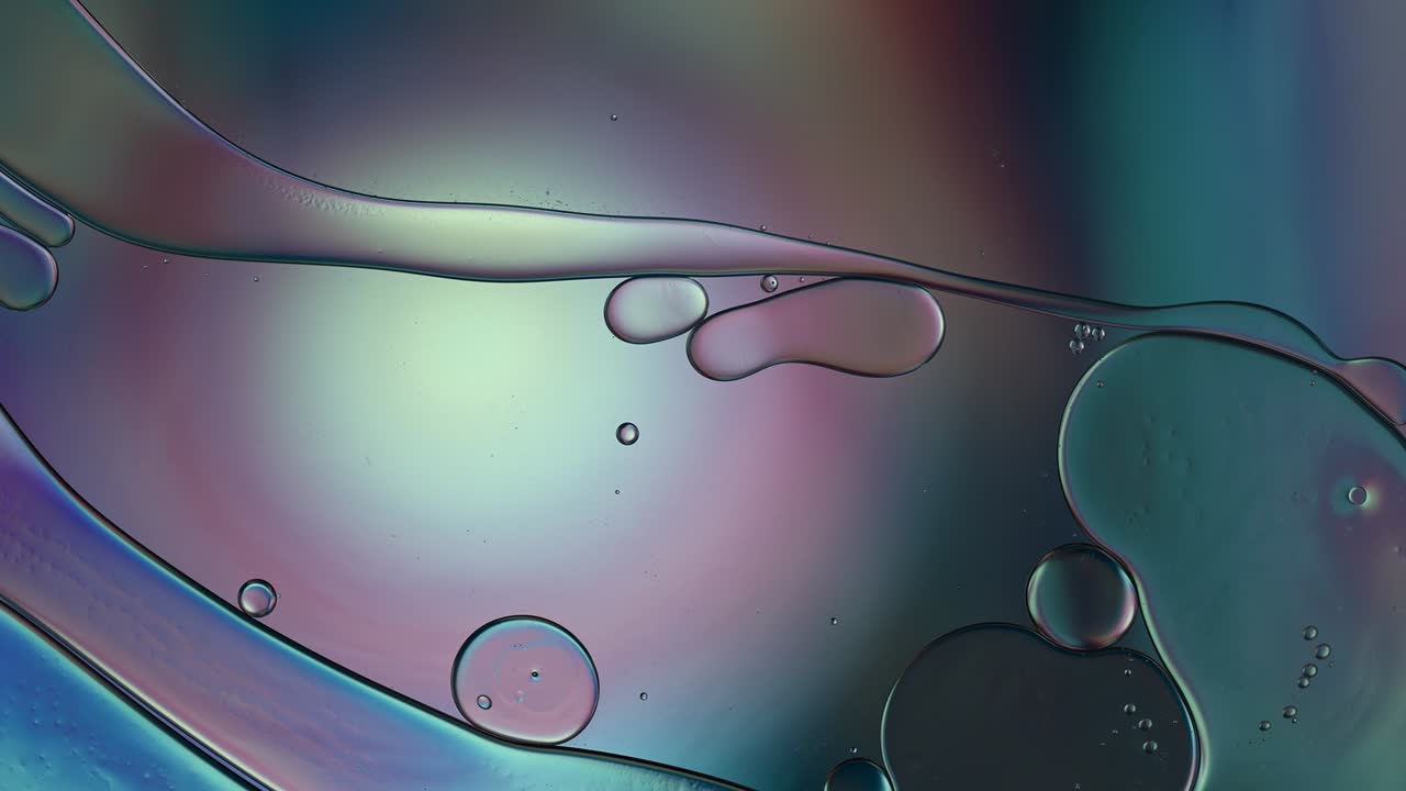 추상적인 다채로운 음식 기름 방울 거품과 구가 흐르고